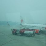 Pesawat Lion Air akhirnya bisa mendarat siang ini lantaran jarak pandang mulai membaik.