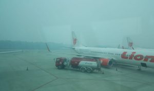 Pesawat Lion Air akhirnya bisa mendarat siang ini lantaran jarak pandang mulai membaik.