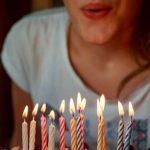 Tiup Lilin Ternyata Sebarkan Bakteri hingga 120 Kali pada Kue Ulang Tahun.