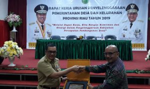 pemprov-riau-anggarkan-rp-200-juta-untuk-desa