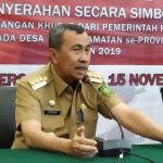 Syamsuar saat konferensi pers usai penyerahkan Bantuan Keuangan Khusus secara simbolis untuk 1.591 desa dan 166 kecamatan.
