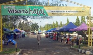 Wisata Kuliner di Masjid Raya Annur.