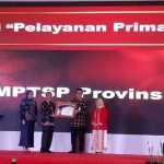 gubri-terima-penghargaan-pelayanan-prima