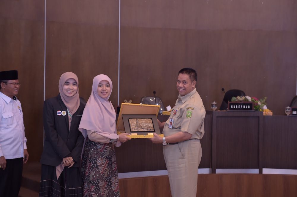 pemprov-dukung-program-beasiswa-anak-riau