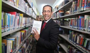 Nadiem-Makarim-di-perpustakaan-Kemendikbud-Fedrik-640x446