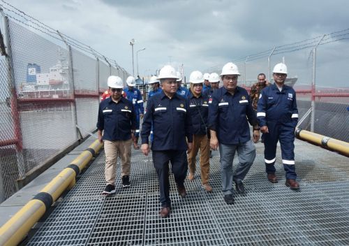 Wakil Kepala SKK Migas, Fatar Yani Abdurrahman dan Kepala SKK Migas Sumbagut, Avicenia Darwis beserta jajaran meninjau salah satu pelabuhan minyak PT CPI di Dumai .