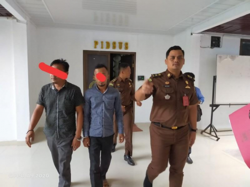 Dua tersangka