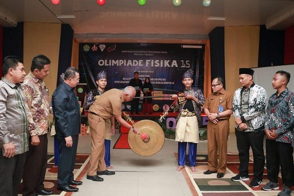 kadisdik-sebut-olimpiade-fisika-bisa-tolak-ukur-dan-evaluasi-pendidikan-riau