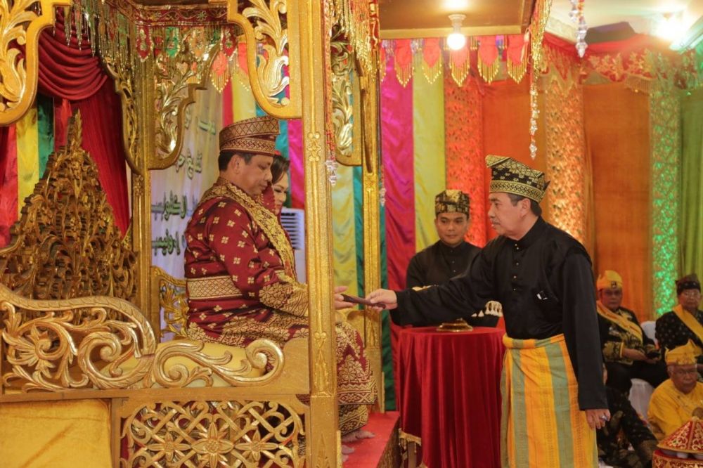 wakapolri-komjen-gatot-eddy-jalani-prosesi-adat-tepuk-tepung-tawar-lamr