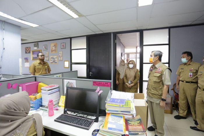 hari-pertama-masuk-kerja-gubernur-riau-sidak-ke-sejumlah-opd-pemprov-riau