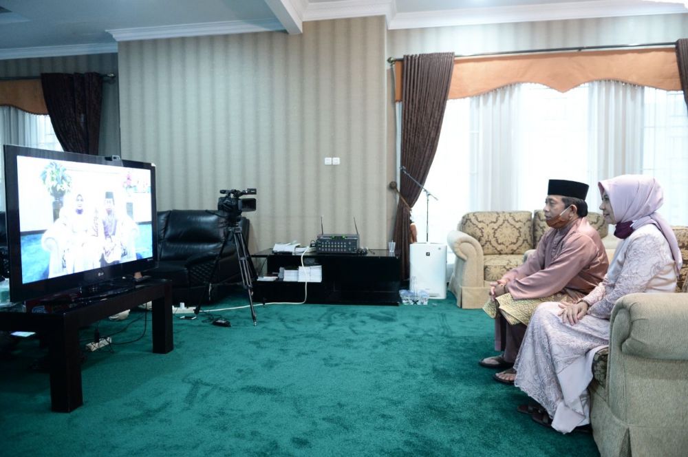 sekdaprov-riau-ikuti-vidcon-dengan-gubri-sambut-hari-raya-idulfitri-1441-h