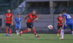 OR-Bruno-Lopes-vs-Martapura-Allex-Qomarulla_Jawa-Pos2-420x280