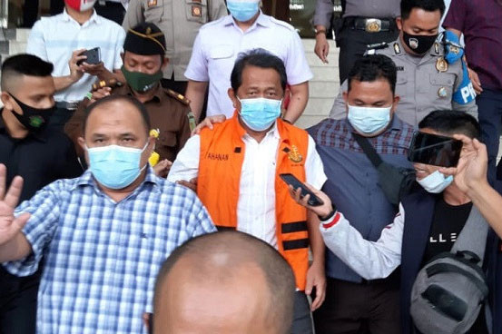 Yan Prana Jaya Indra Rasyid ditahan Kejati Riau.