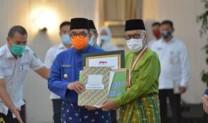 wagubri-berikan-penghargaan-kepada