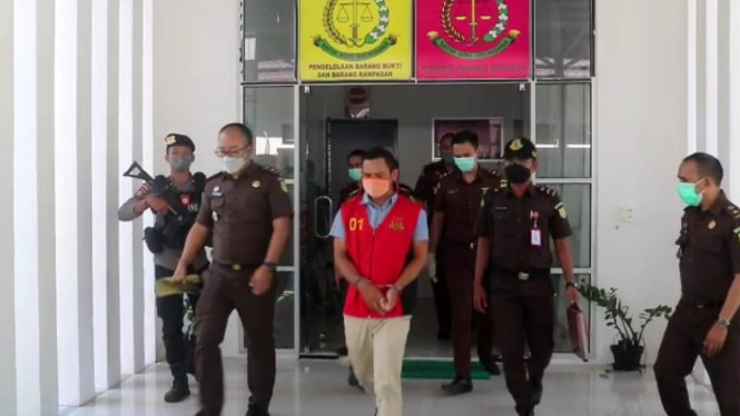 614b546eb4dc6-kejaksaan-negeri-sekadau-tahan-satu-tersangka-korupsi-normalisasi-sungai_tvonenews_665_374