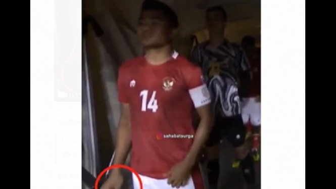 61c7103fb2c70-tangkapan-layar-video-viral-yang-memperlihatkan-kapten-timnas-indonesia-asnawi-mangkualam-berdzikir_tvonenews_665_374