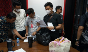 DPRD PKU DIGELEDAH