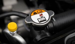 bisa-sebabkan-mesin-panas-ketahui-4-penyebab-air-radiator-berkurang-upe