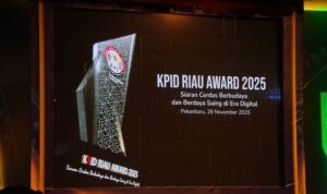 bupati-bengkalis-raih-kpid-riau-awa