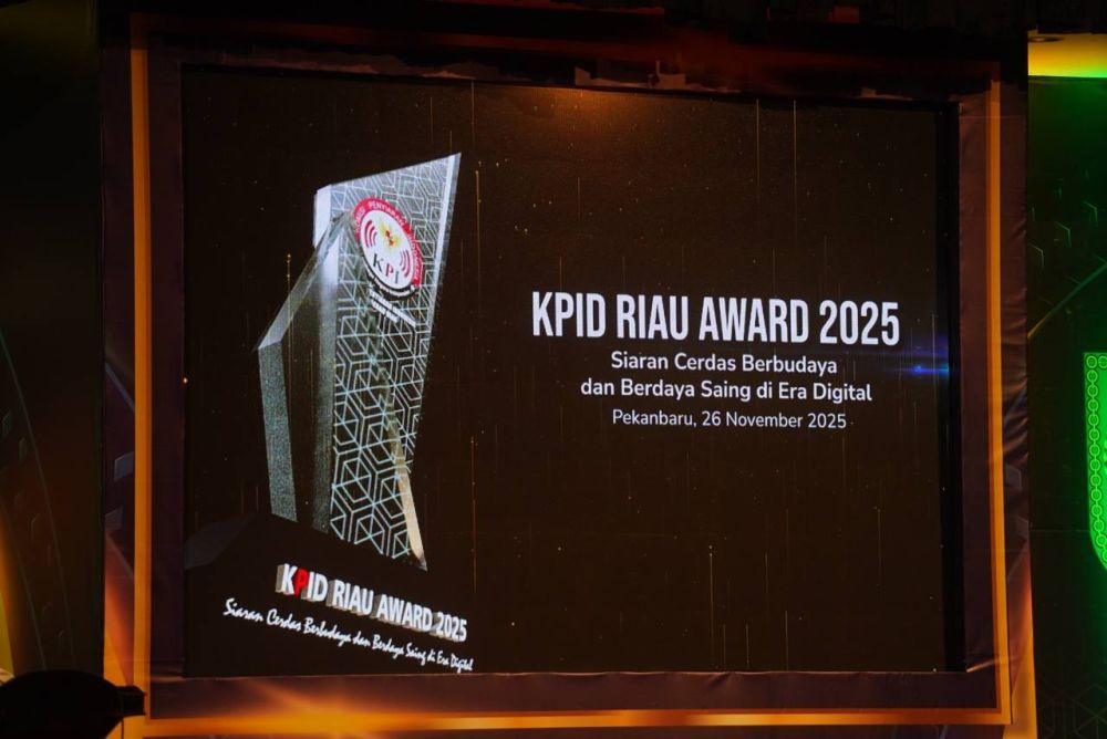 bupati-bengkalis-raih-kpid-riau-awa