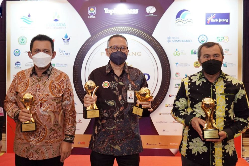 gubernur-riau-terima-penghargaan-to