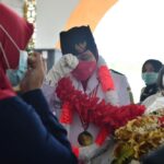 haru-orang-tua-sambut-kedatangan-p