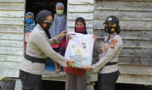 hut-ke-73-polwan-bagikan-sembako-k