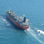 kapal_tanker_melintas_selat_hormuz-36XU_large