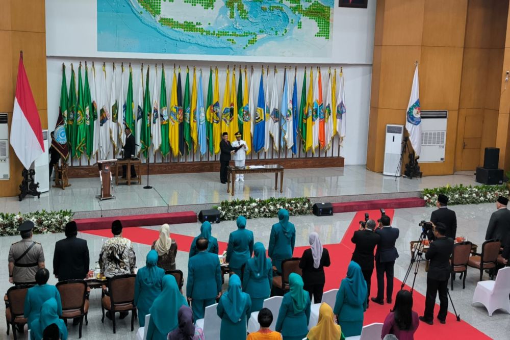 lantik-pj-gubri-rahman-hadi-mendagr