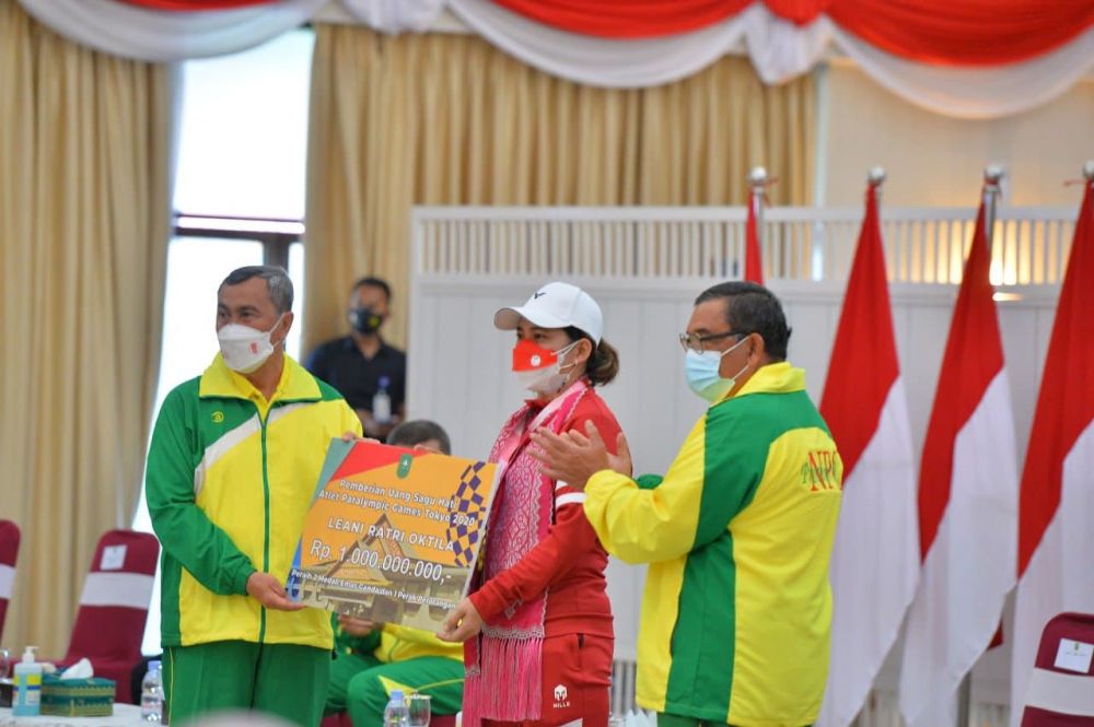 pemprov-riau-beri-bonus-1-miliar-ke