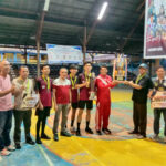 serahkan piala
