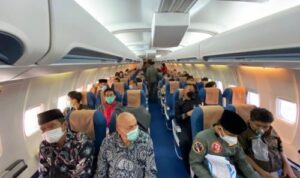 wni-dari-afghanistan-tiba-di-indonesia-pukul-02-00-wib-dini-hari-laBENkd2kq