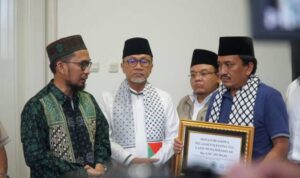 zulhas-dukung-ustaz-adi-hidayat-jangan-benturkan-pemerintah-dengan-islam-loi